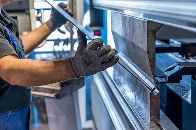 Maintenance industrielle : quelle norme EPI répond à quel risque ?